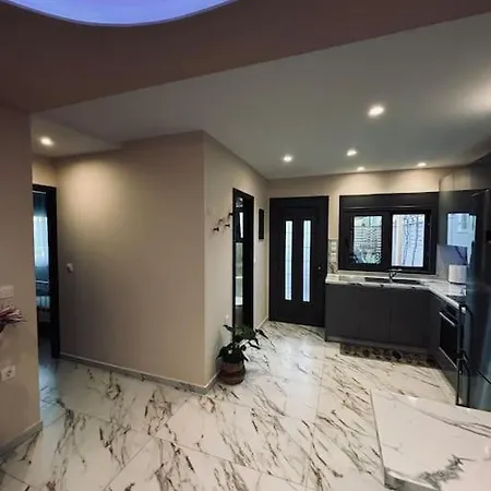 別荘 Charming 2-bed House In *