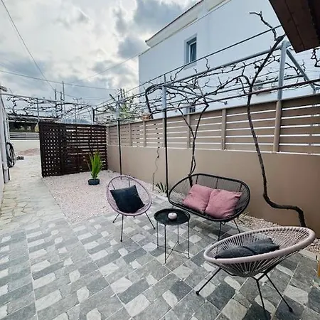 別荘 Charming 2-bed House In クレマスティ