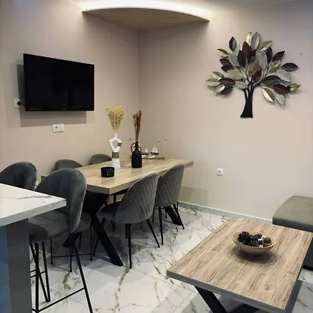 Charming 2-bed House In Vakantiehuis