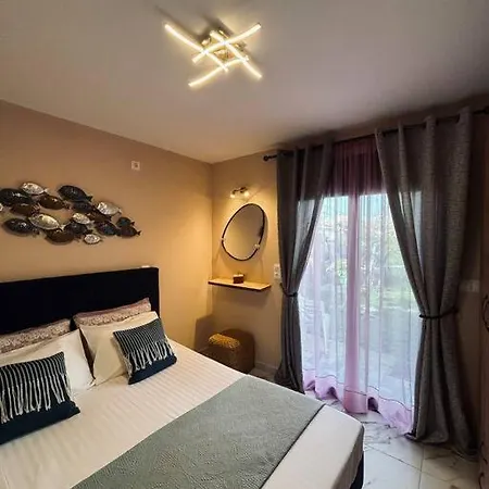 Vakantiehuis Charming 2-bed House In *