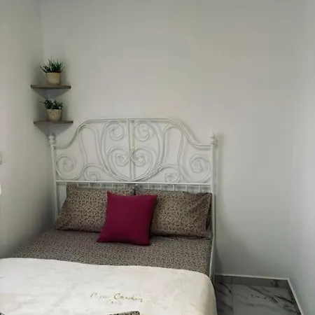 Vakantiehuis Charming 2-bed House In Kremastí