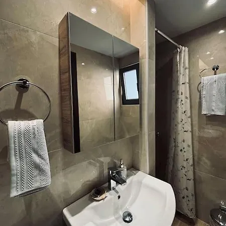 Charming 2-bed House In * Kremastí